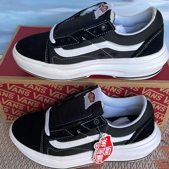 Vans WMNS Oid Skool Over
Black/White
VN0A7Q5EBA2
Sneakers Platforms - Picture 2 of 16